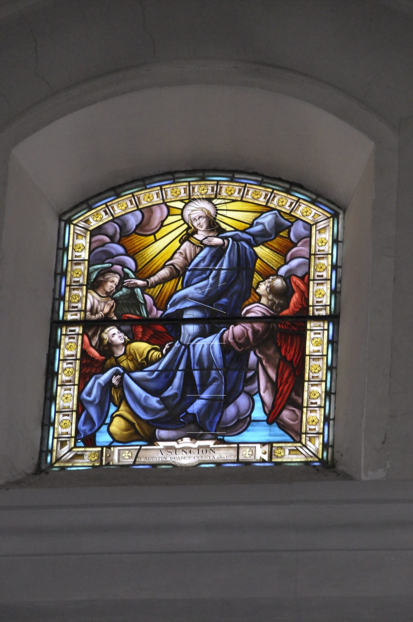 interior-vidriera-catedral-virgen-maria