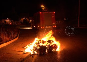 Fuego-contenedor-incendio-bomberos-3