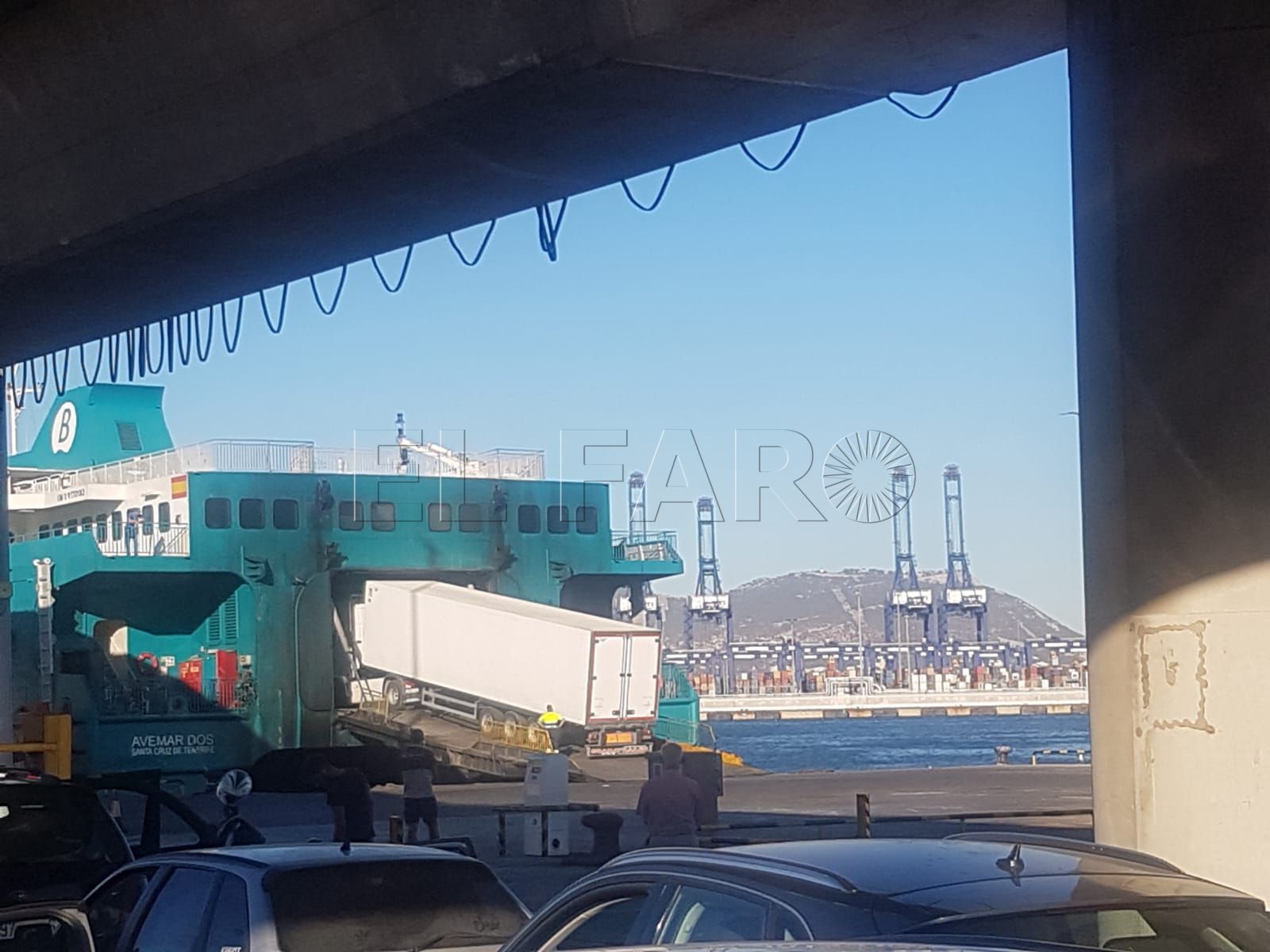 fila-coches-desembarco-balearia-algeciras