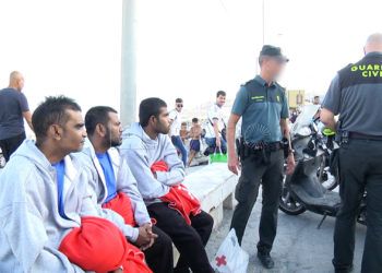 inmigrantes-asiaticos-motos-agua