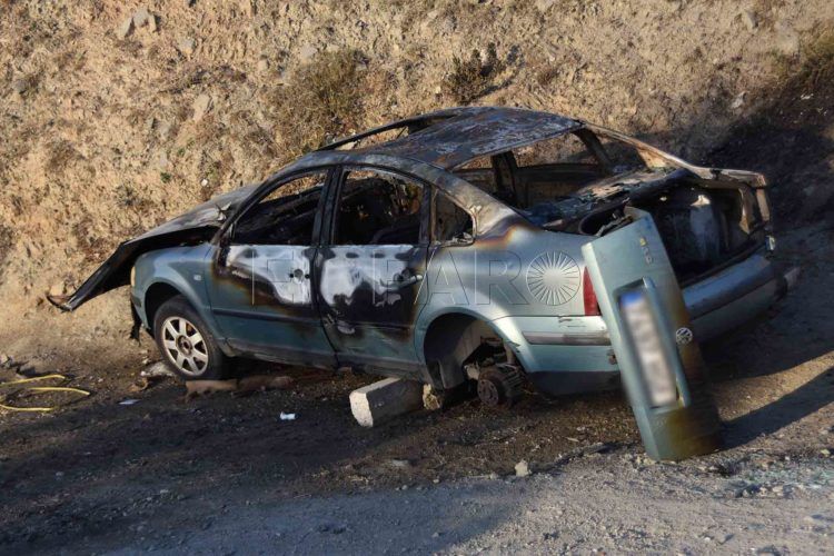 arrojan-vehiculo-ardiendo