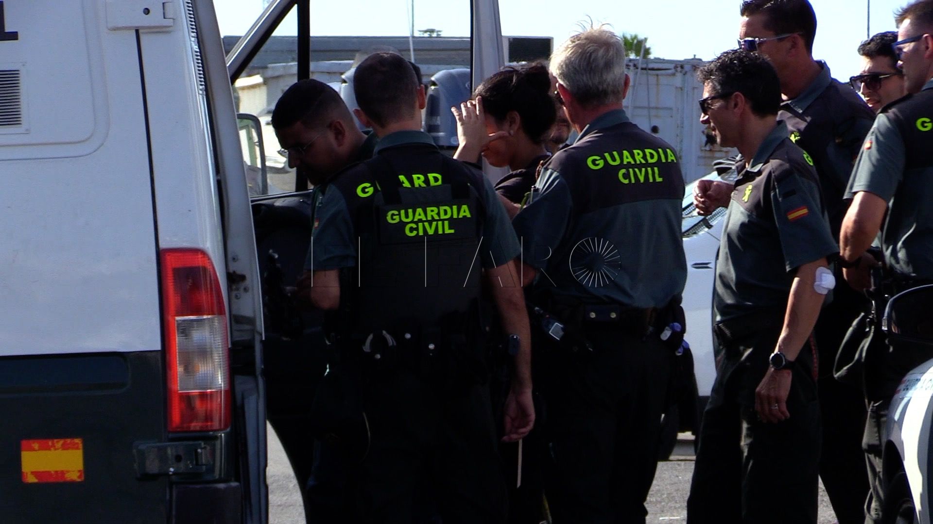 inmigrantes-embarcacion-puerto-deportivo-12