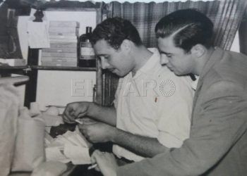 José Luis Arbona, trabajando en el revelado de las fotos
