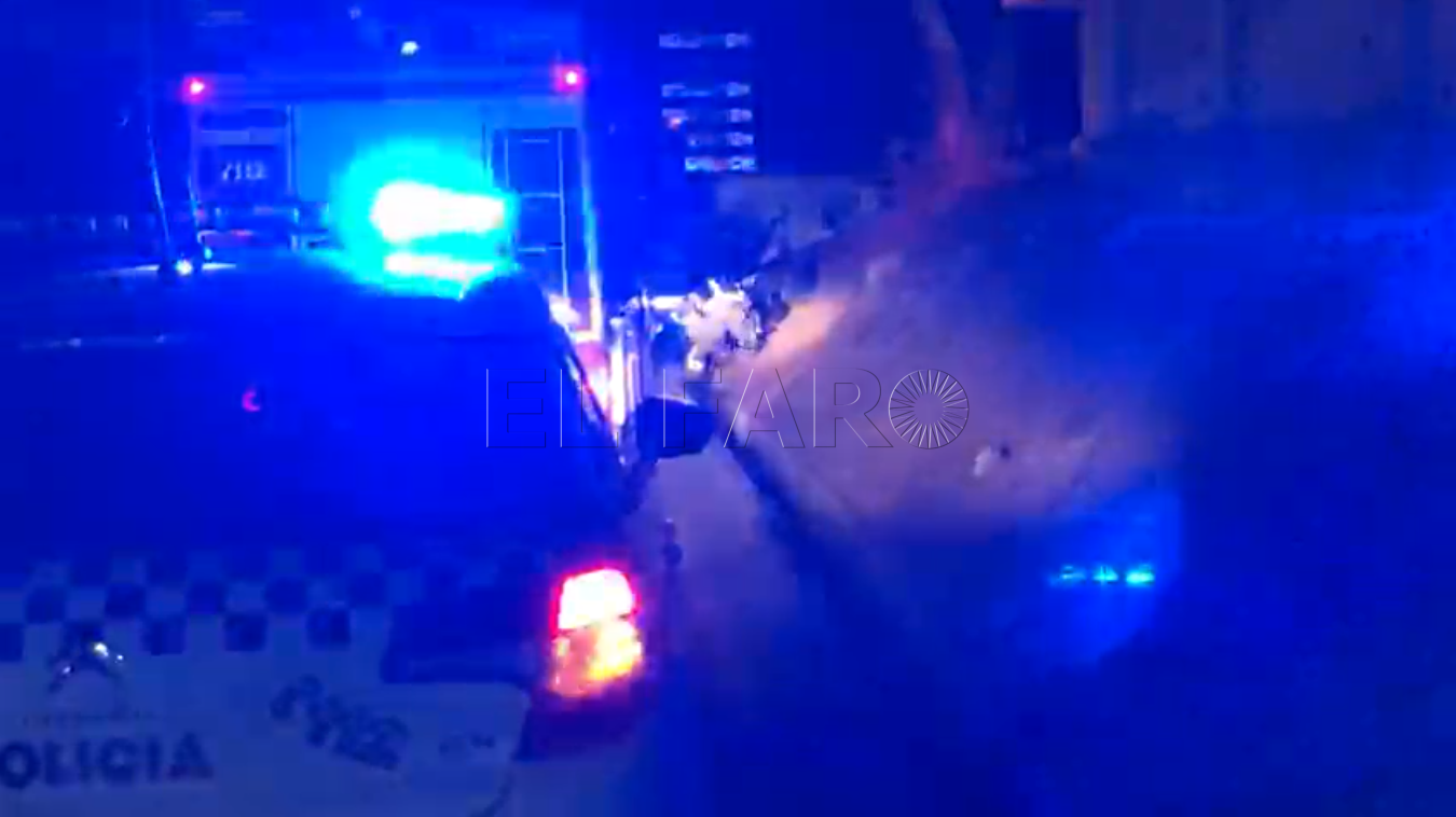 bomberos-intervencion-coche-serrallo