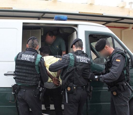 guardia-civil-subsaharianos-detenidos-valla