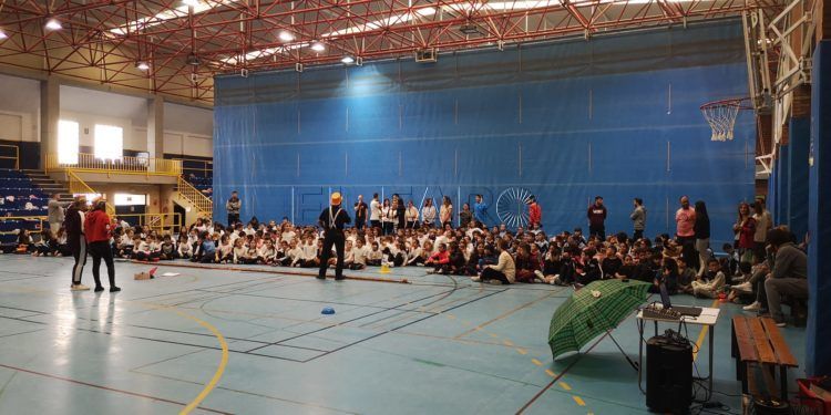 actividad-circo-ugr-ministerio-campoamor-2