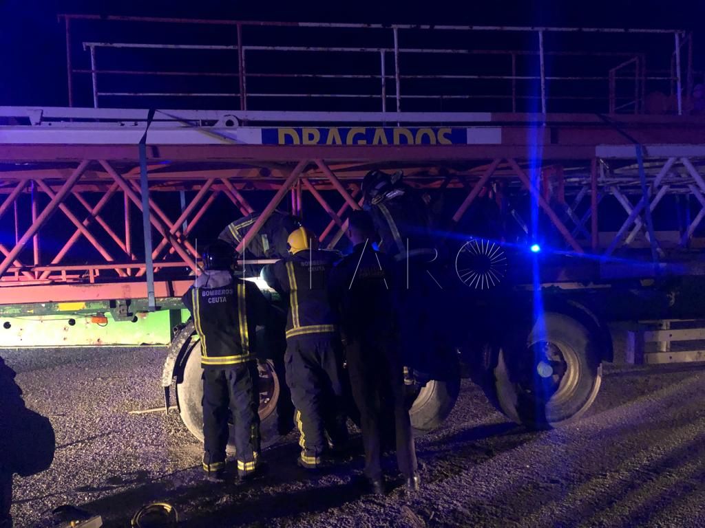 bomberos-puerto-inmigrantes-6
