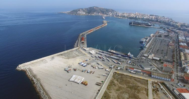 puerto-desde-poniente-infraestructuras
