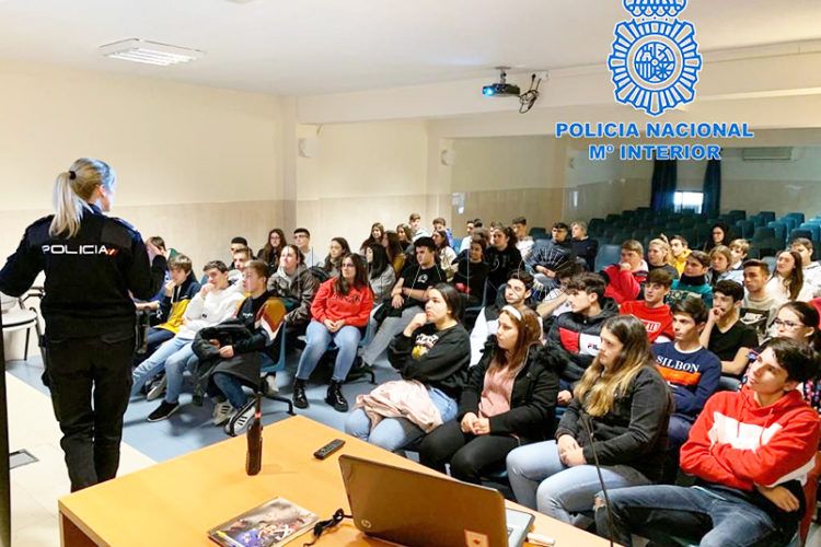 charlas-concienciacion-policia-nacional