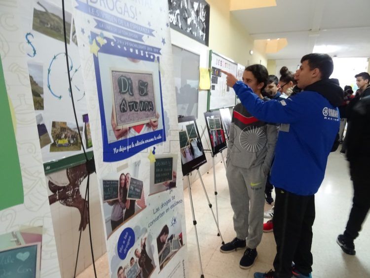 exposicion-sonrie-sin-drogas-fundacion-margenes-vinculos-4