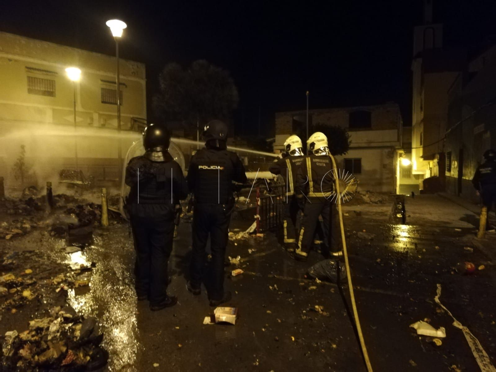 policia-nacional-emboscada-principe-contenedores-quemados-2