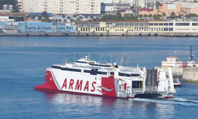 barco-armas-puerto