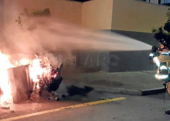 contenedor-quemado-bomberos