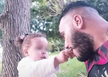 padre-busca-hija