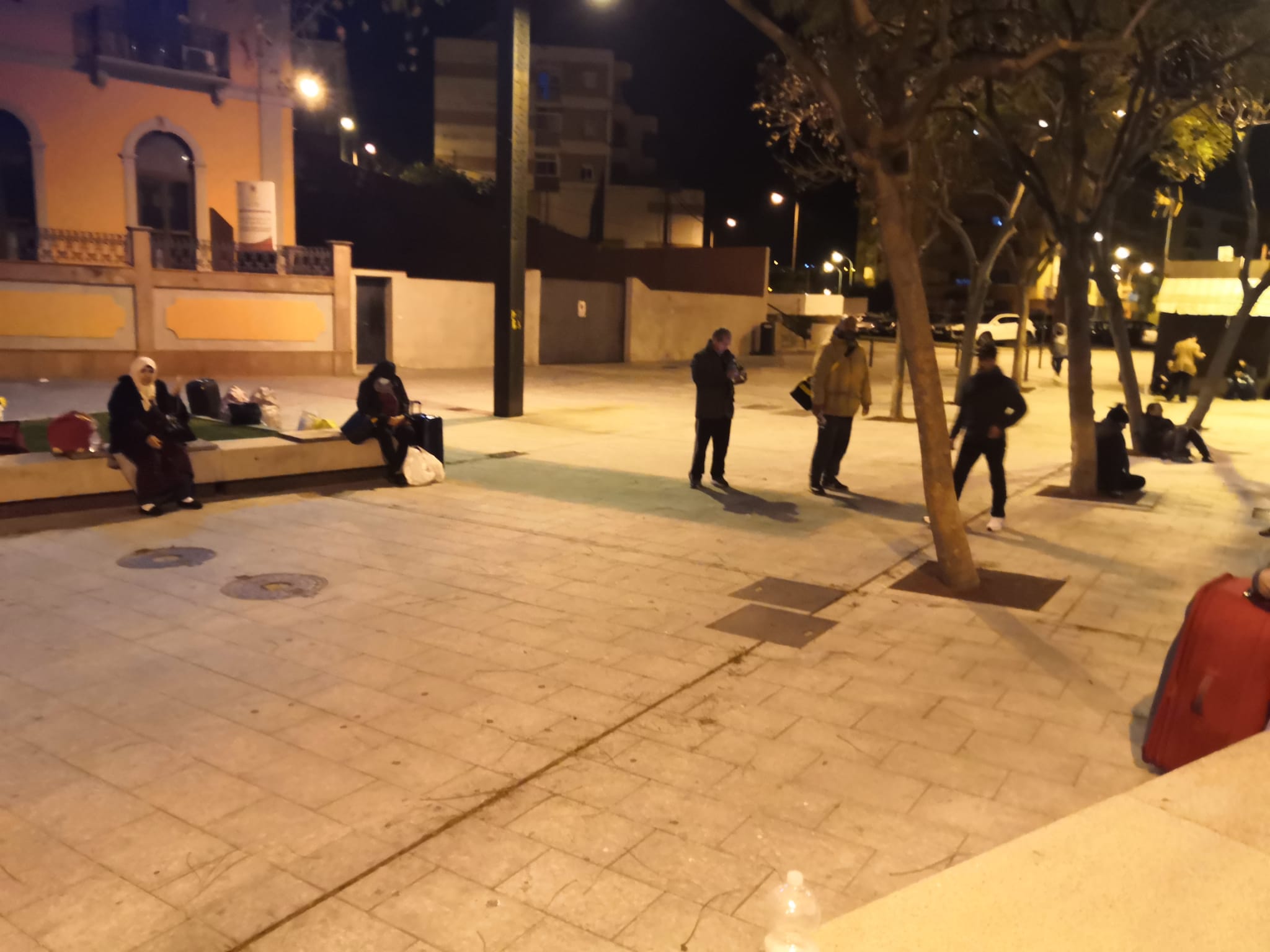 marroquies-atrapados-consulado-marruecos-2