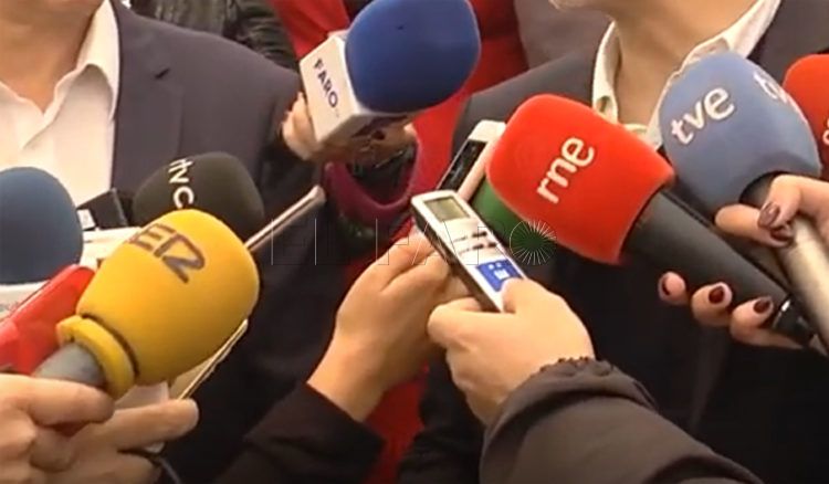 microfonos-prensa-periodistas