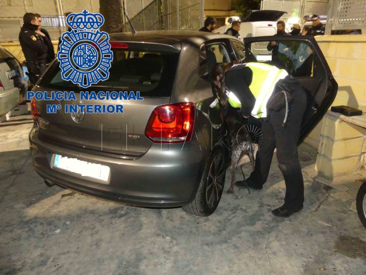 vehiculo-droga-puerto-policia-4