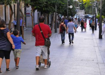 gente-paseando-revellin-archivo