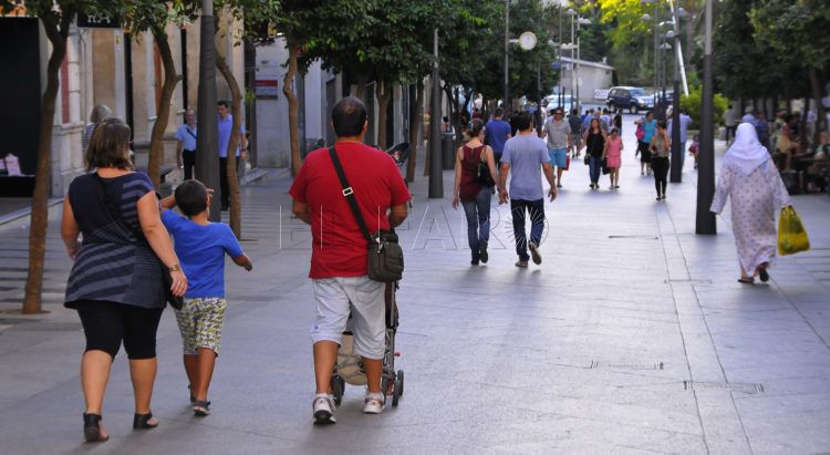 gente-paseando-revellin-archivo