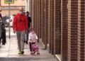 ninos-salen-calle-jugar-estado-alarma-10