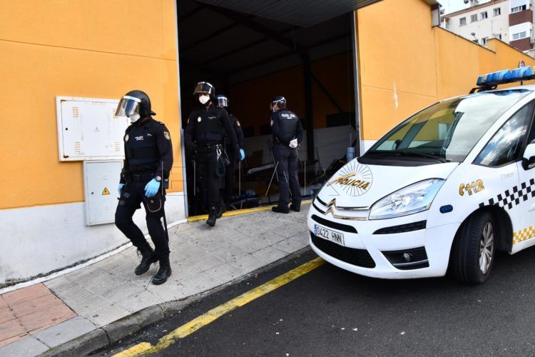 policia-desplega-pabellon-libertad- (1)