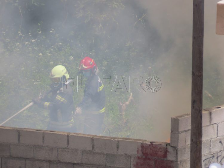 https://voggar.elfarodeceuta.es/wp-content/uploads/2020/05/bomberos-incendio-11.jpeg