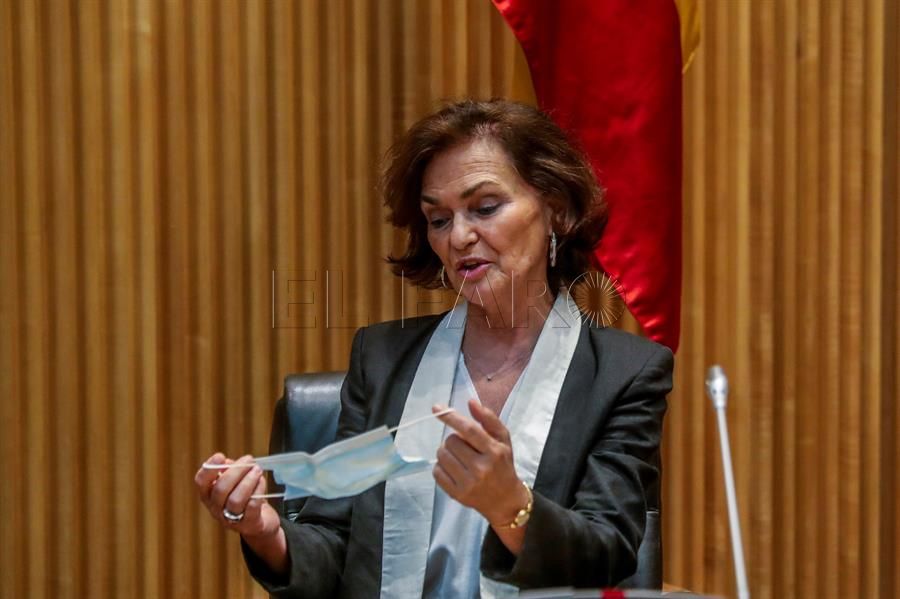 carmen-calvo-congreso-mascarilla
