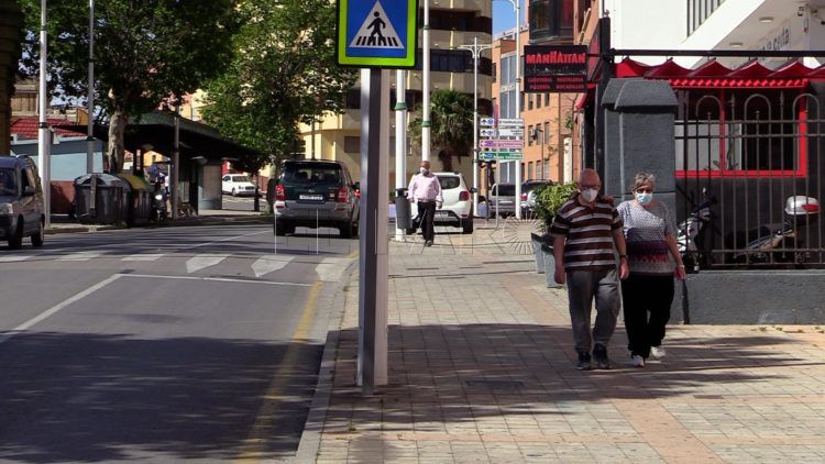 https://voggar.elfarodeceuta.es/wp-content/uploads/2020/05/gente-paseando-extrarradio-barriadas-1.jpg