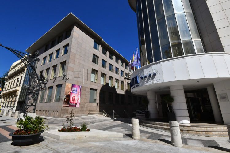 hotel-puerta-africa-ayuntamiento