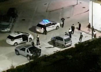 policia-dispersa-jovenes-desescalada