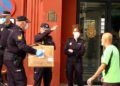 reparto-mascarillas-gobierno-policia-autobus-2