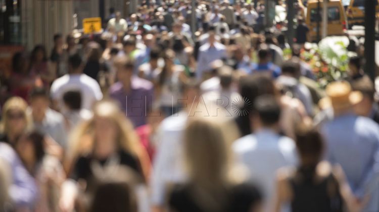 gente-caminando-calle