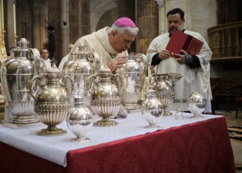 obispo-misa-crismal-diocesis-cadiz-ceuta-promesas-sacerdotales-4