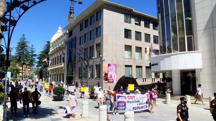 trabajadores-plan-empleo-concentracion-palacio-autonomico-17