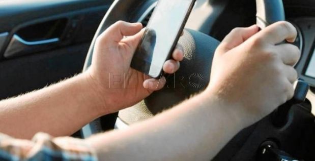 whatsapp-movil-coche-vehiculo-dgt