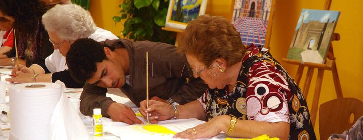 ancianos-pintando