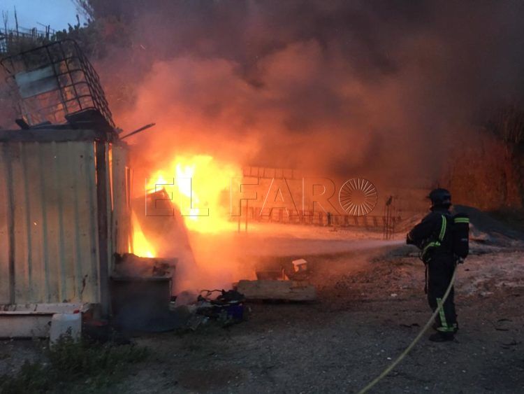 incendio-chatarra-tarajal-5