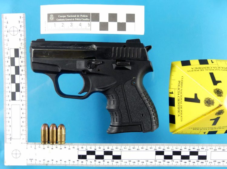 pistola-policia-nacional-1