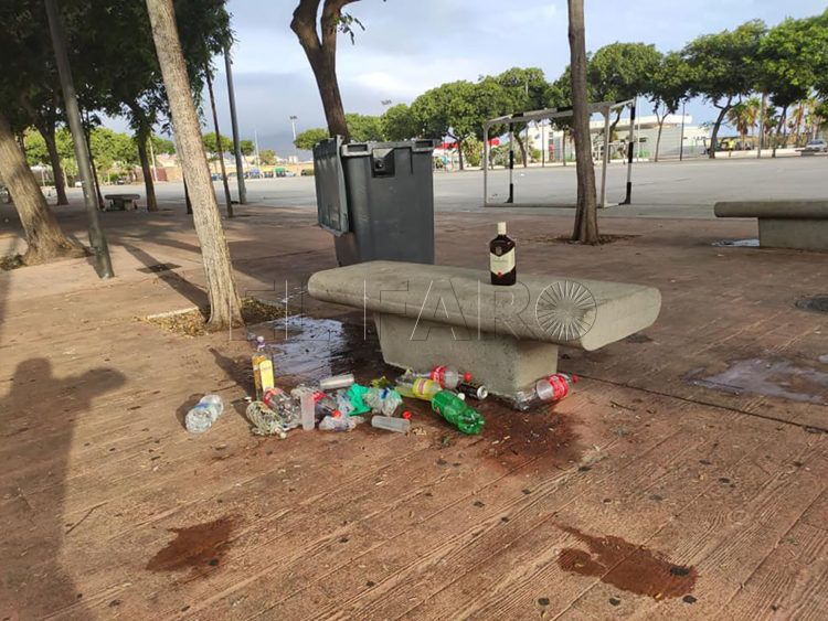 botellon-parque-juan-carlos-i-basura-3