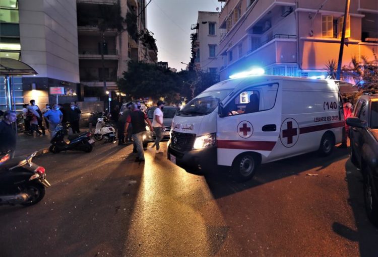 efe-ambulancia-libano-explosion-marroqui-herida