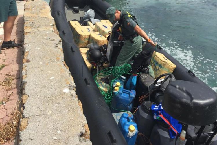 guardia-civil-detiene-personas-narcolancha-hachis