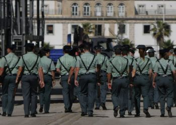 guardia-civil-espaldas
