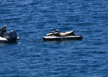 guardia-civil-moto-agua-playa-bolera-2