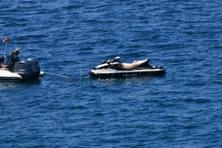 guardia-civil-moto-agua-playa-bolera-2