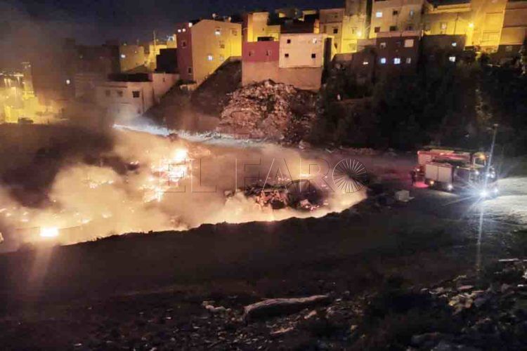 incendio-chatarra-arcos-quebrados-bomberos-10
