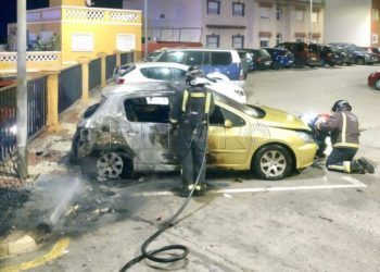 incendio-coche-calle-alta-varela