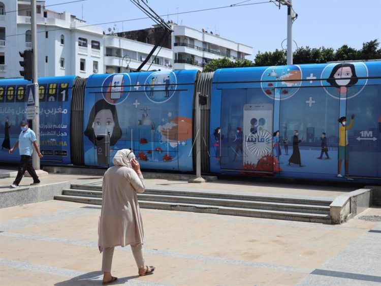 marruecos-coronavirus-mujer-tranvia