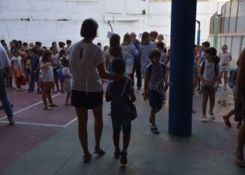 niños-alumnos-colegio-aulas-patio