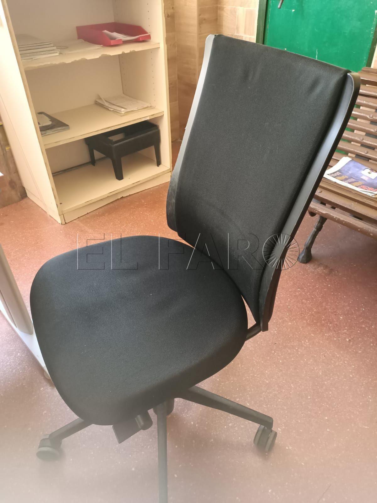 renovadas-sillas-mesas-compania-fiscal-aegc-3