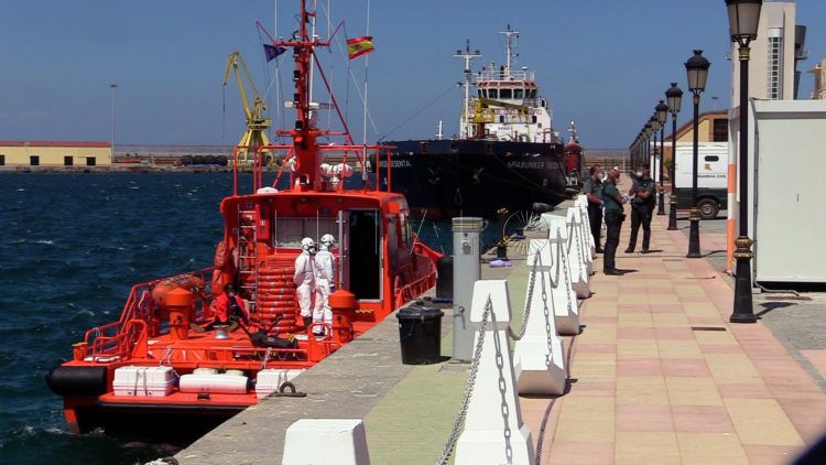 salvamento-maritimo-rescata-inmigrantes-subsaharianos-mar-25